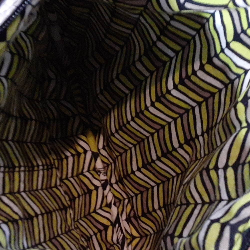 Vera Bradley Hipster....Excellent condition SOLD - Picture 5 of 7